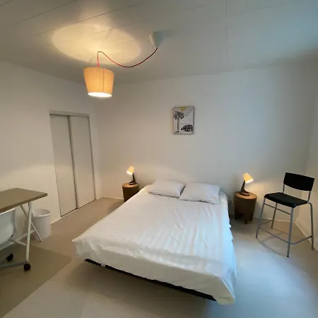 Les Cosy De - Mister Charles Sous Les Toits, Place Du Marche 4* Apartament *