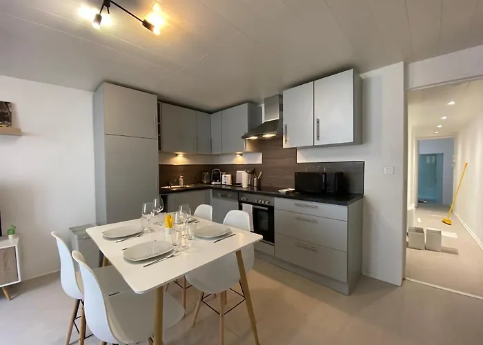 Les Cosy De - Mister Charles Sous Les Toits, Place Du Marche 4*