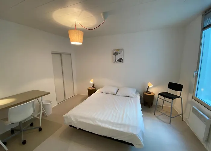 Les Cosy De - Mister Charles Sous Les Toits, Place Du Marche 4* Apartment *